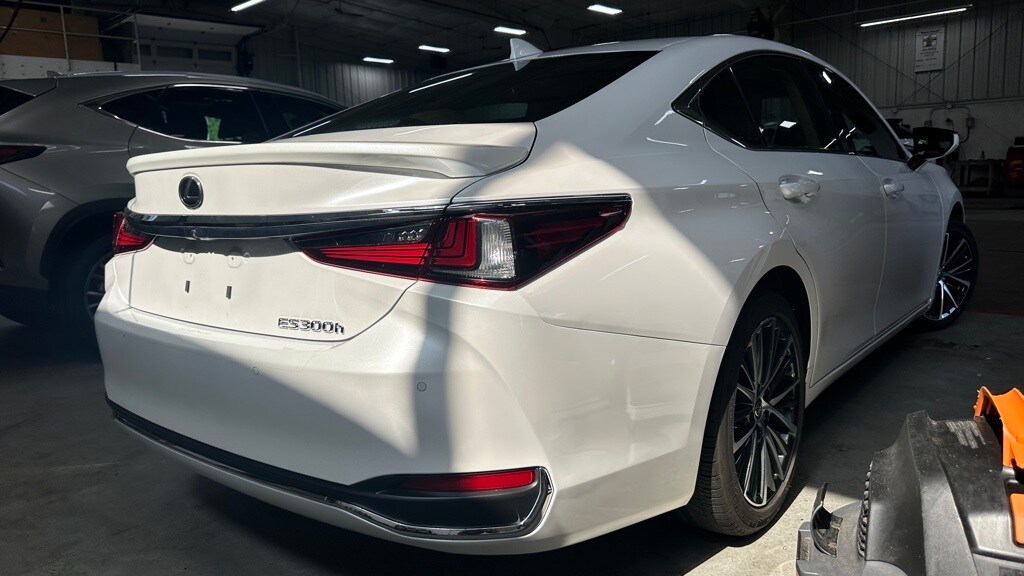 2024 Lexus ES 300h Premium photo 4