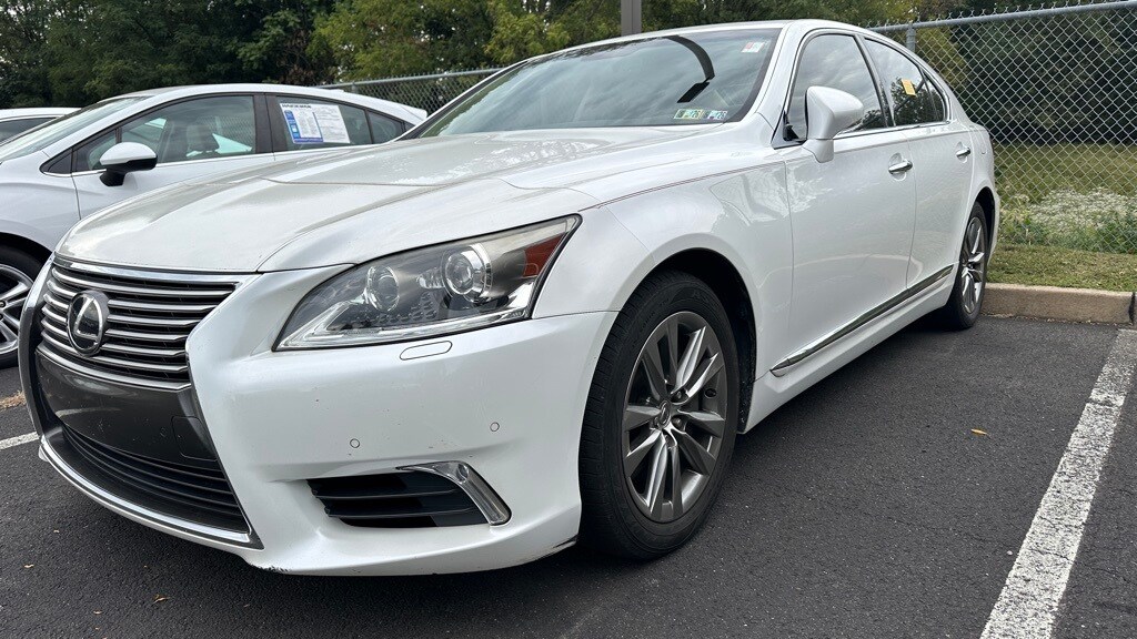 2015 Lexus LS 460 photo 2