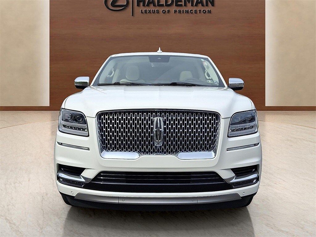 2021 Lincoln Navigator Black Label photo 2