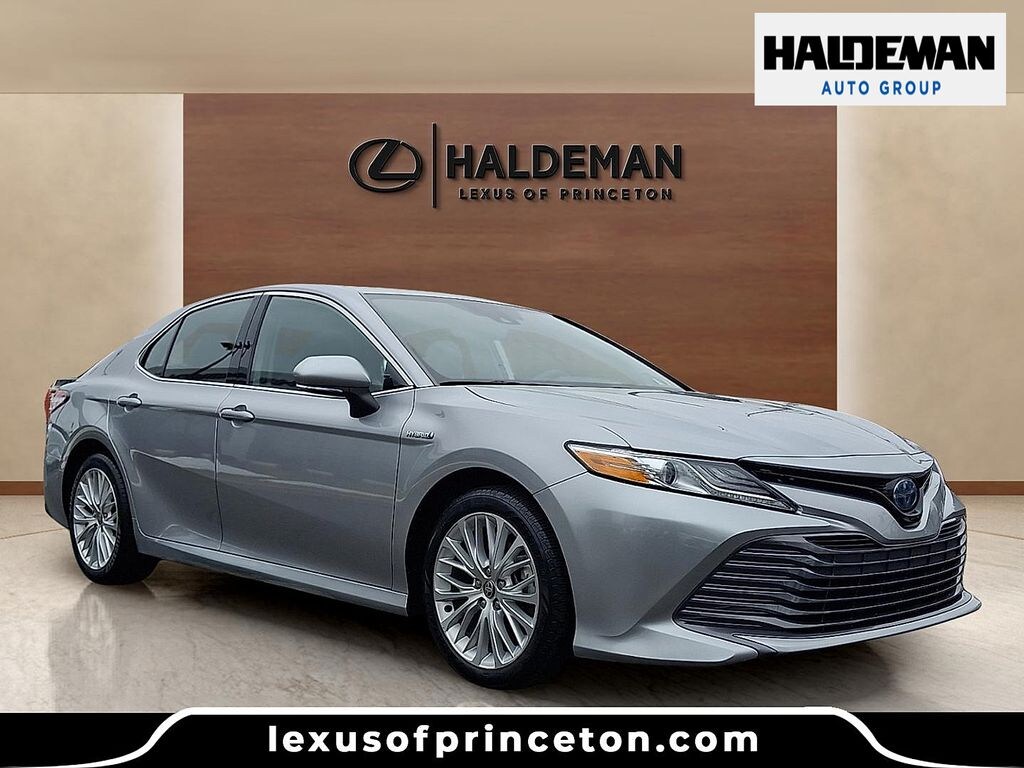 Used 2020 Toyota Camry Hybrid XLE Sedan