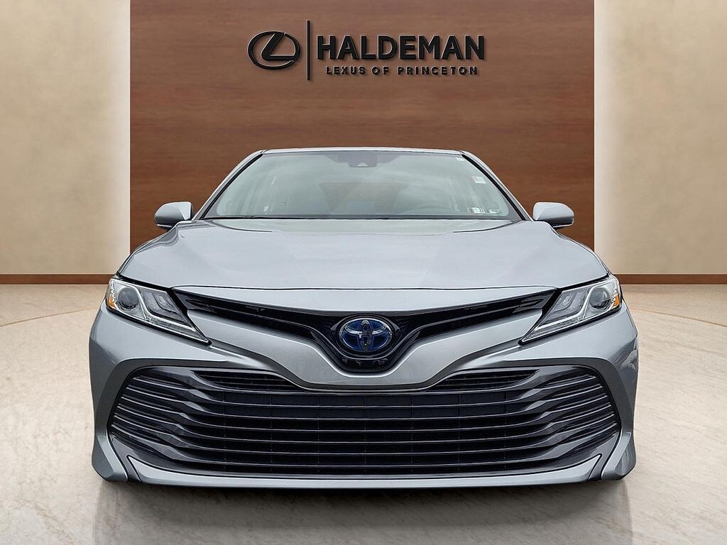 Used 2020 Toyota Camry Hybrid XLE Sedan