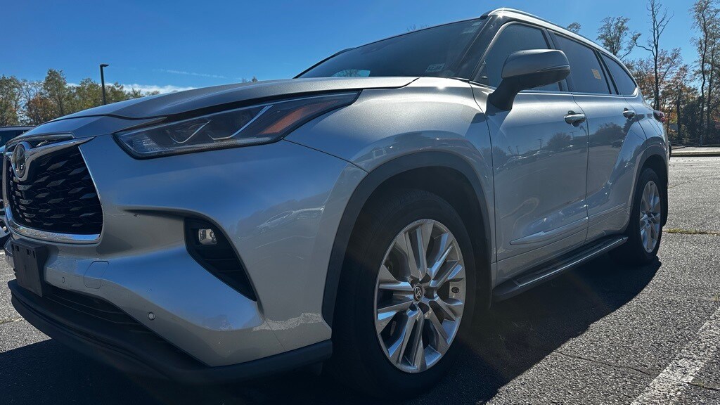2021 Toyota Highlander Limited photo 2