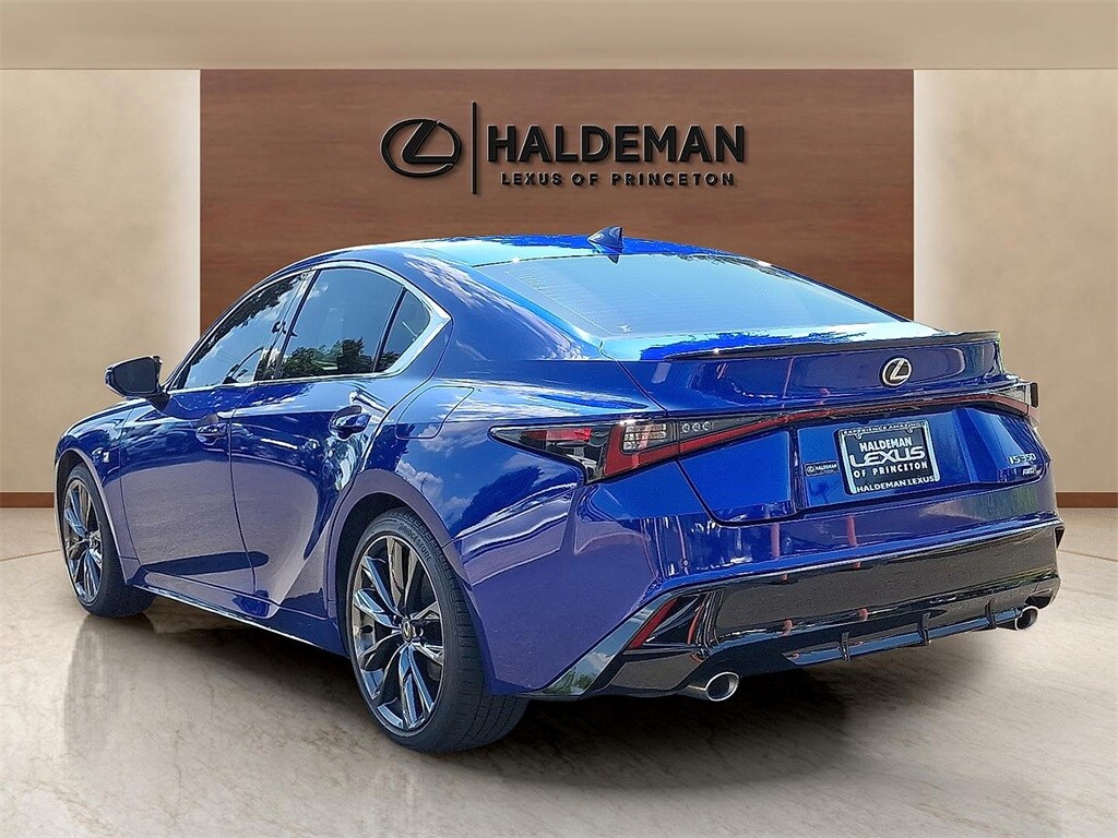 2023 Lexus IS 350 F SPORT photo 4