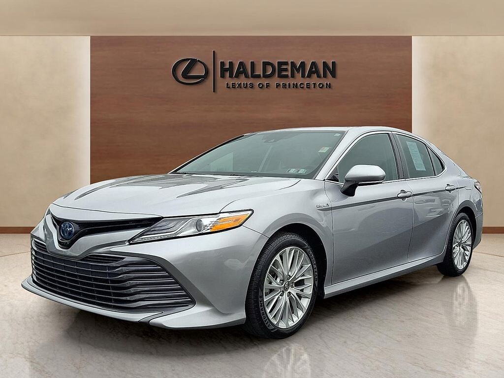 Used 2020 Toyota Camry Hybrid XLE Sedan