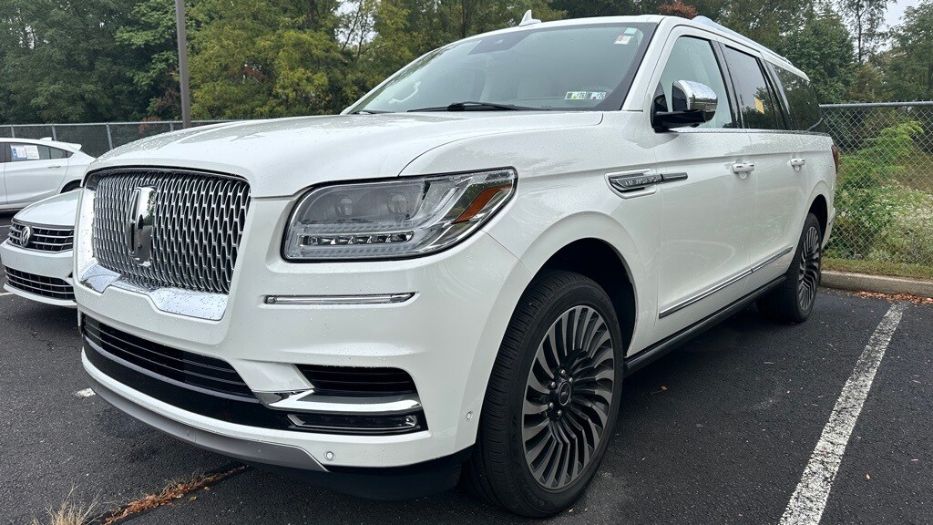 2021 Lincoln Navigator Black Label photo 2