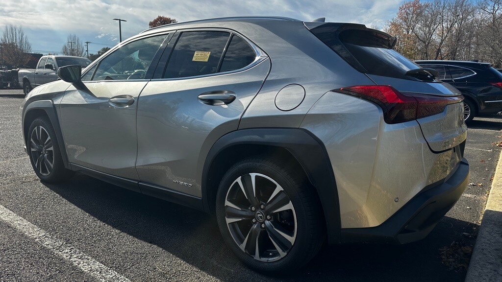 2020 Lexus UX 250h Premium photo 3