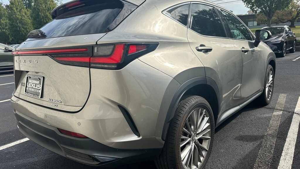 2022 Lexus NX 350h Premium photo 3
