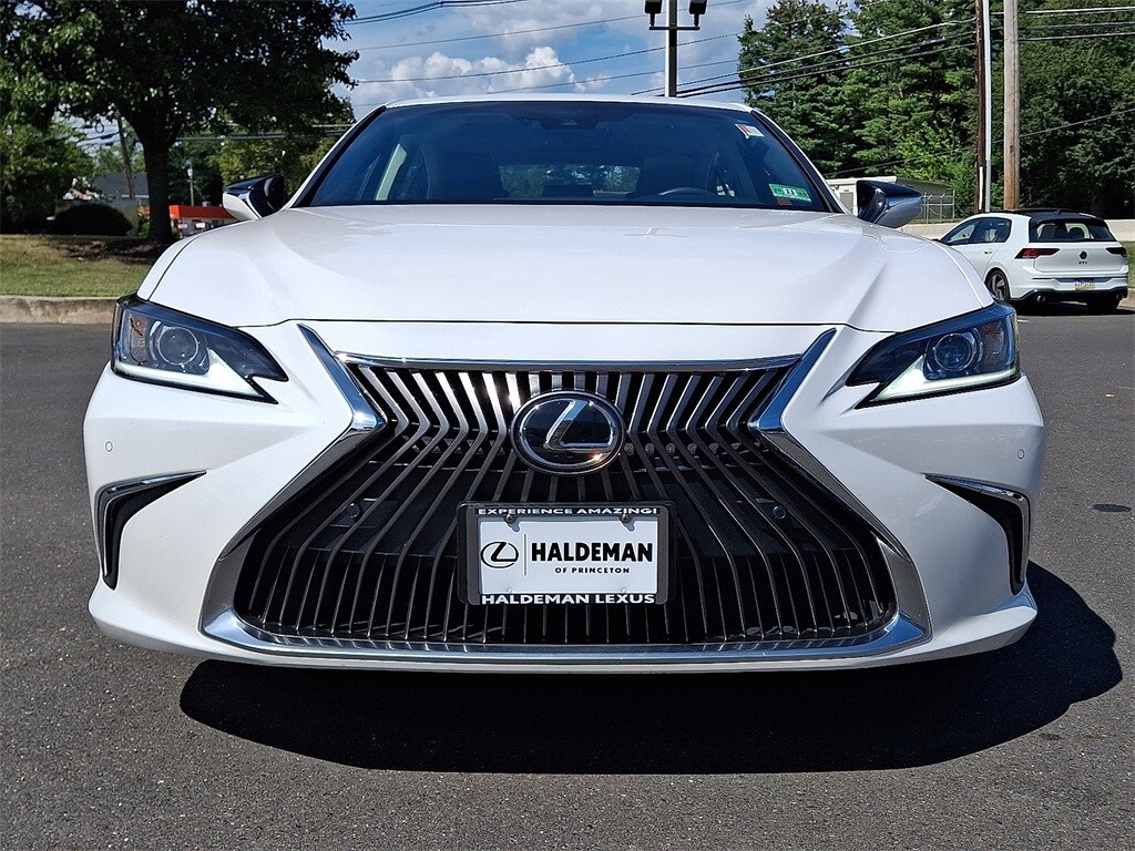 2019 Lexus ES 350 photo 2