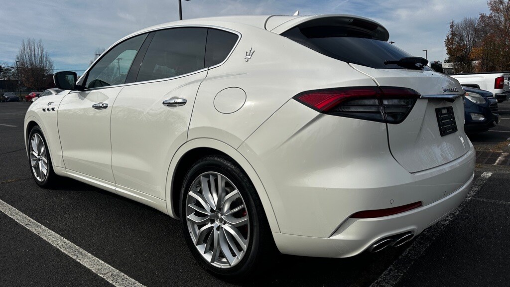 2022 Maserati Levante GT photo 2