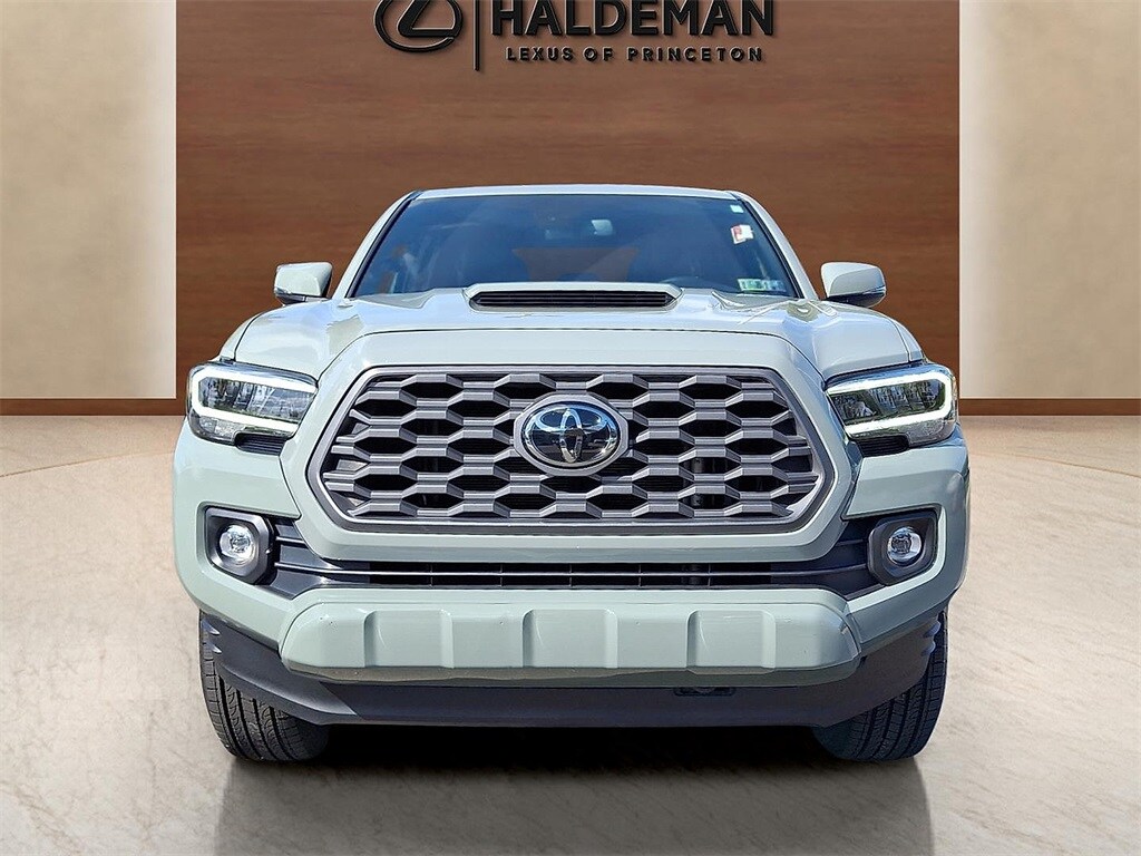 2023 Toyota Tacoma TRD Sport photo 2
