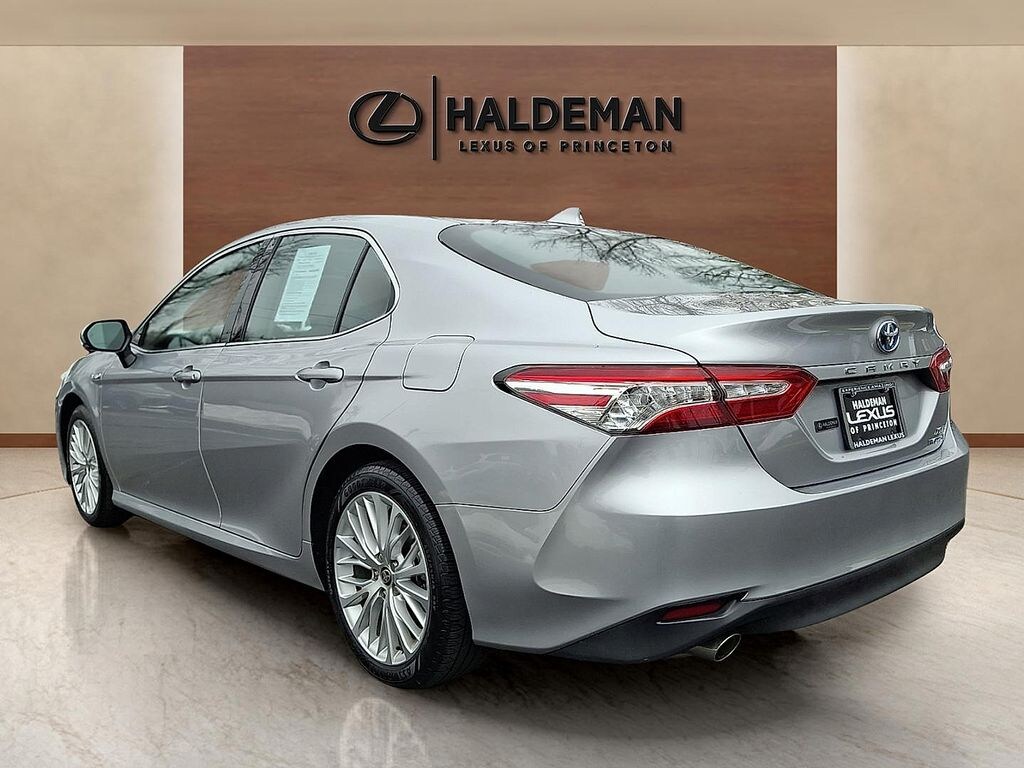 Used 2020 Toyota Camry Hybrid XLE Sedan