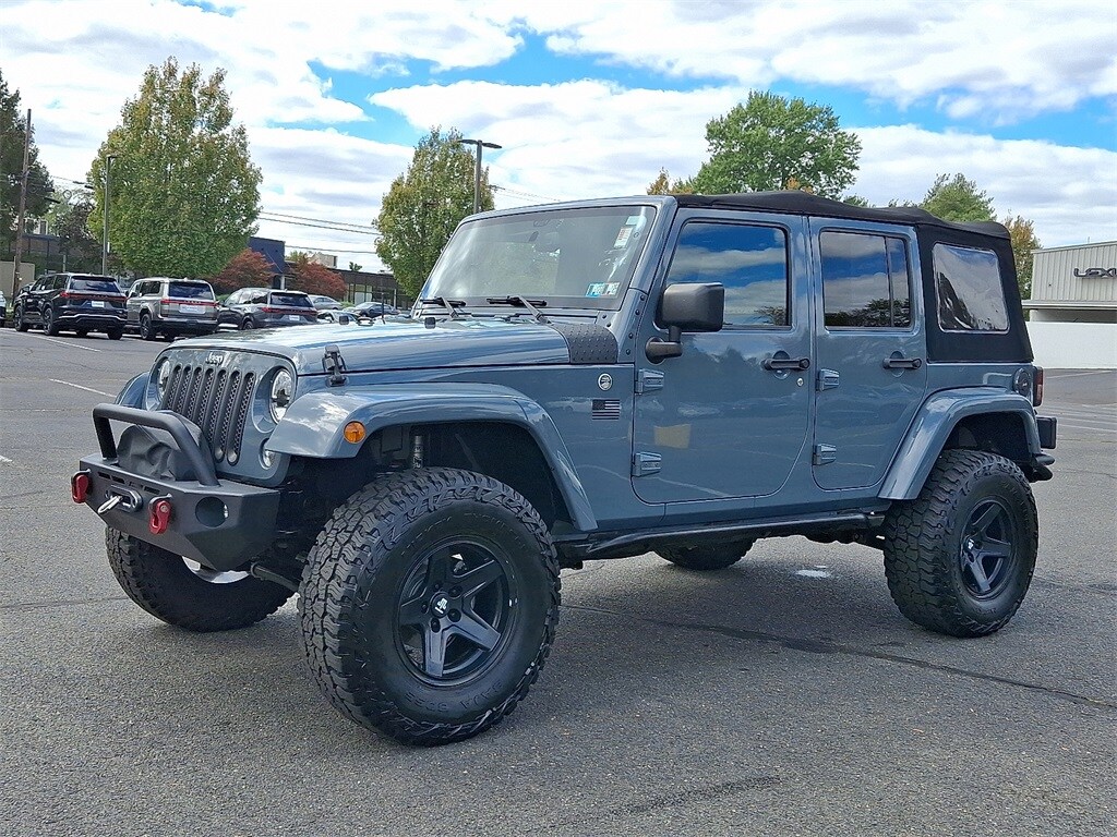 2015 Jeep Wrangler Unlimited Sahara photo 3