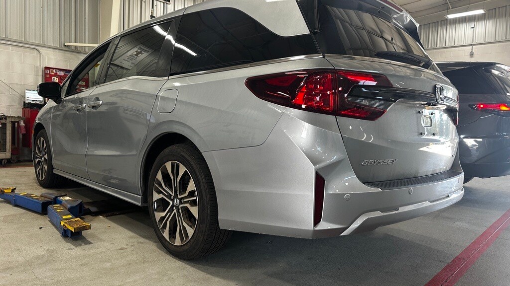 2025 Honda Odyssey Elite photo 3