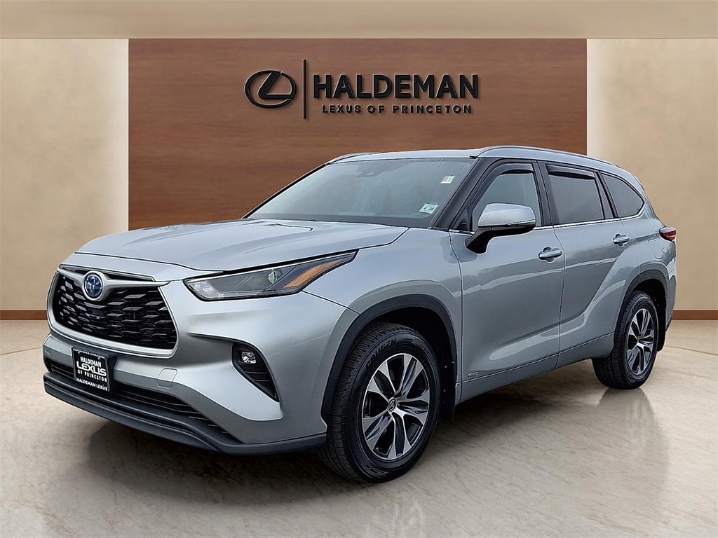 Used 2023 Toyota Highlander Hybrid XLE SUV