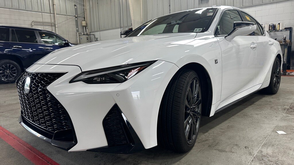 2021 Lexus IS 350 F SPORT photo 2