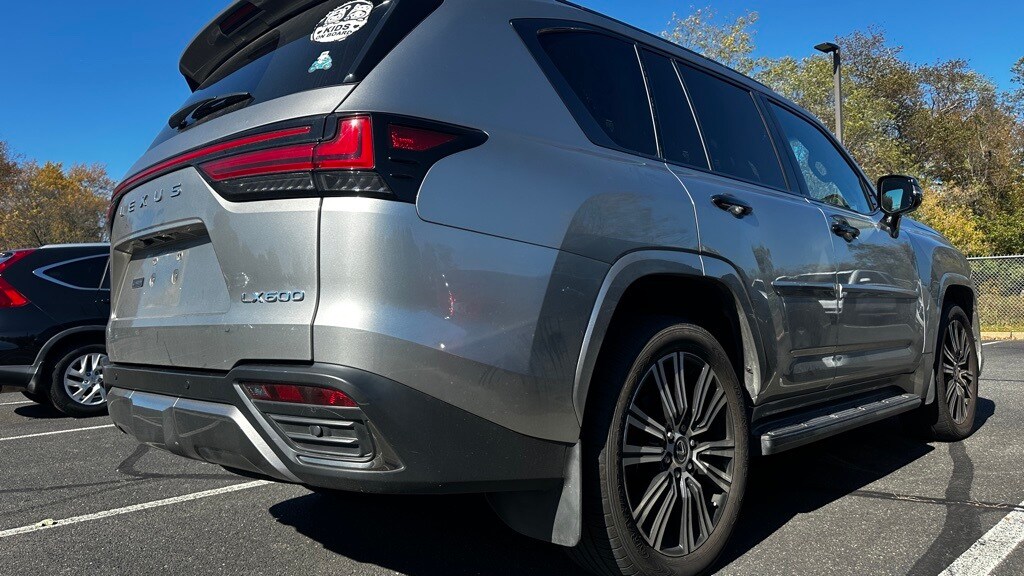 2023 Lexus LX 600 Luxury photo 4