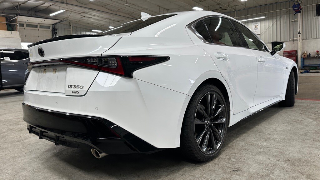 2021 Lexus IS 350 F SPORT photo 4