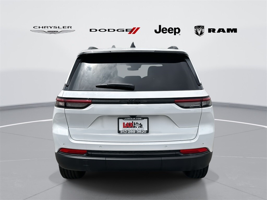 2025 Jeep Grand Cherokee Altitude photo 4