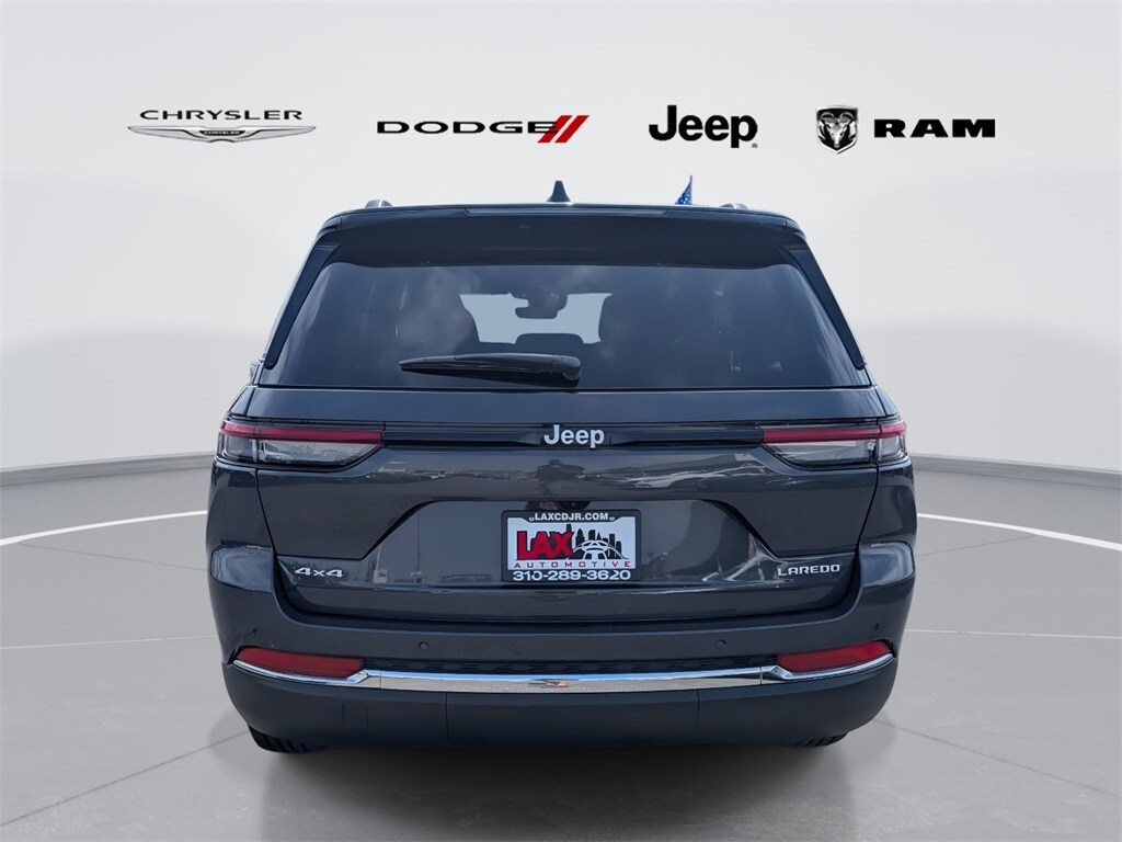 2025 Jeep Grand Cherokee Laredo photo 3
