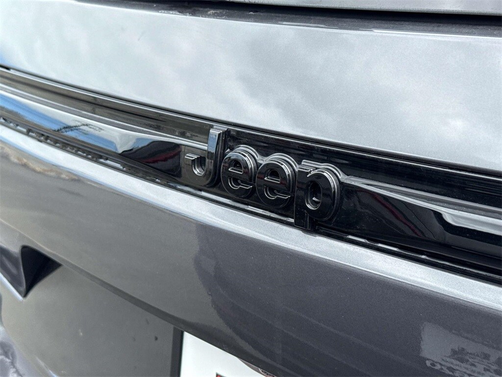 2025 Jeep Grand Cherokee Altitude photo 3