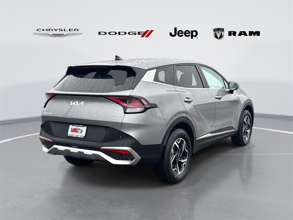 2023 Kia Sportage LX photo 3
