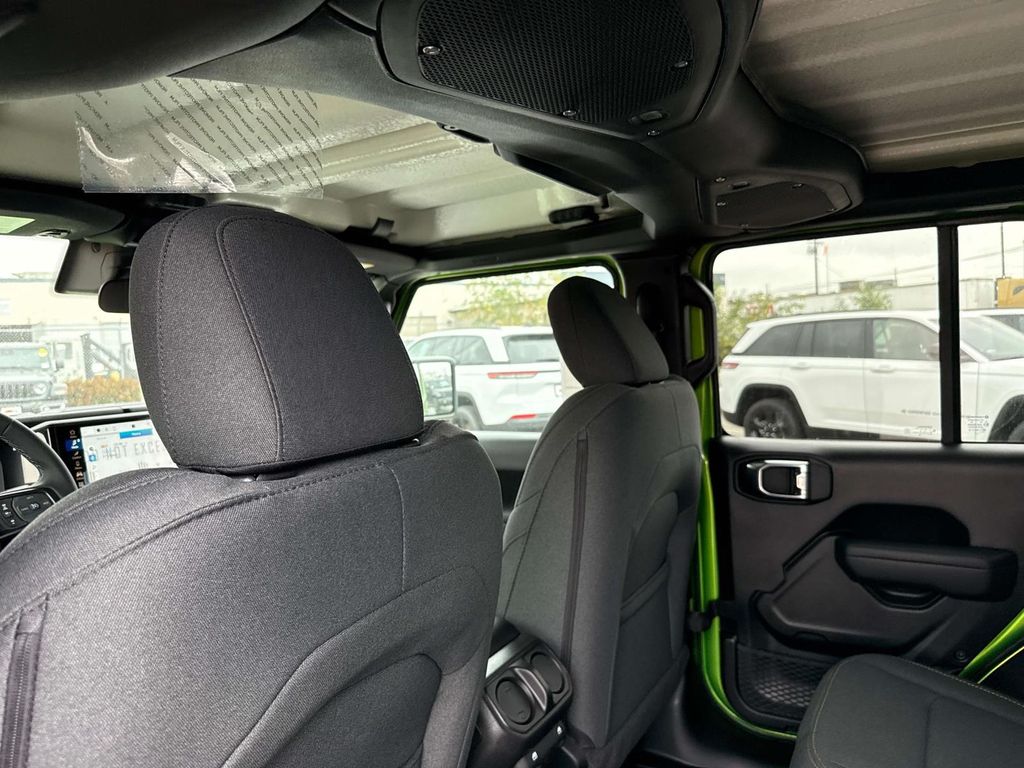 2025 Jeep Wrangler 4-Door Willys - Photo 13