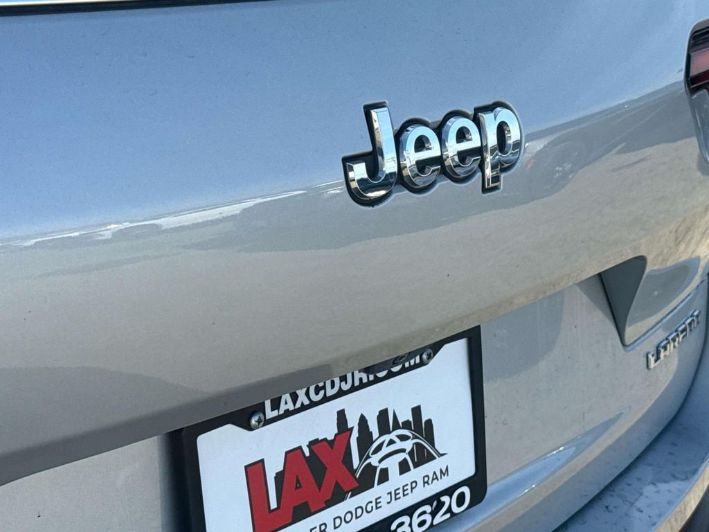 2023 Jeep Grand Cherokee L Laredo photo 4