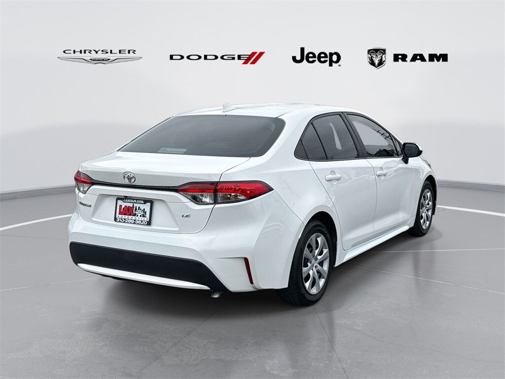 2022 Toyota Corolla LE photo 3