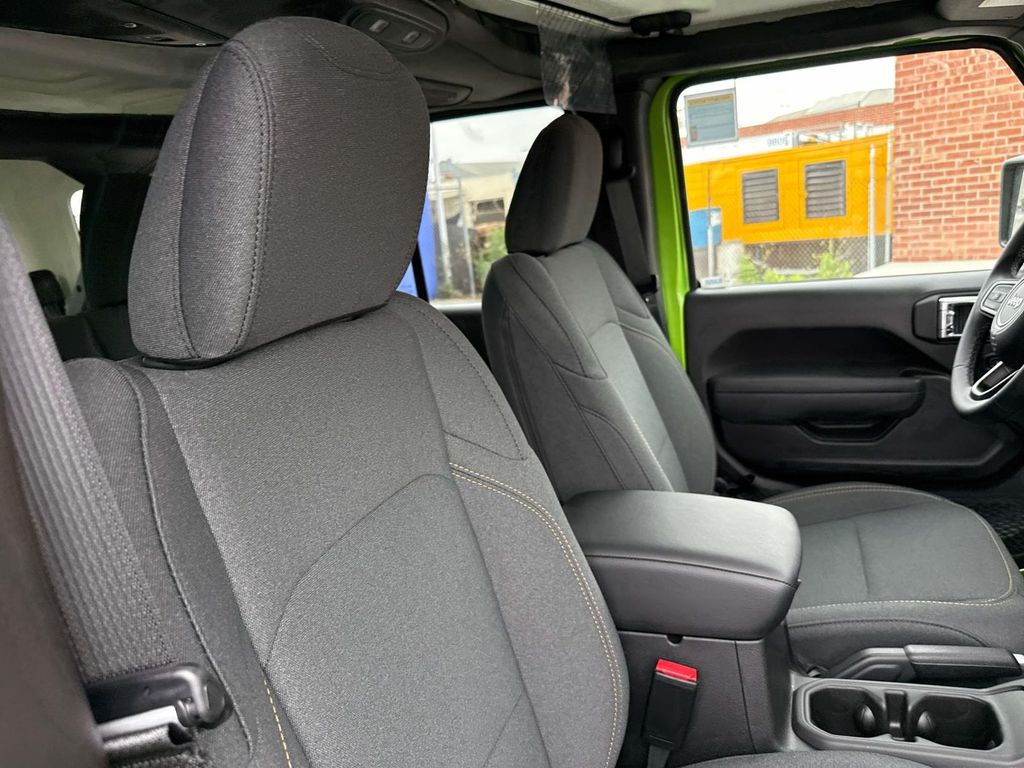 2025 Jeep Wrangler 4-Door Willys - Photo 26