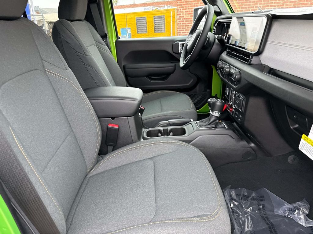 2025 Jeep Wrangler 4-Door Willys - Photo 25