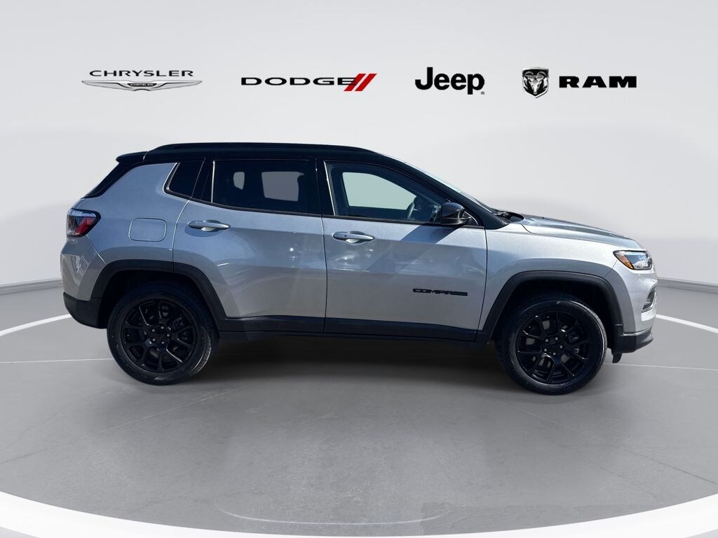 Used 2023 Jeep Compass Latitude SUV