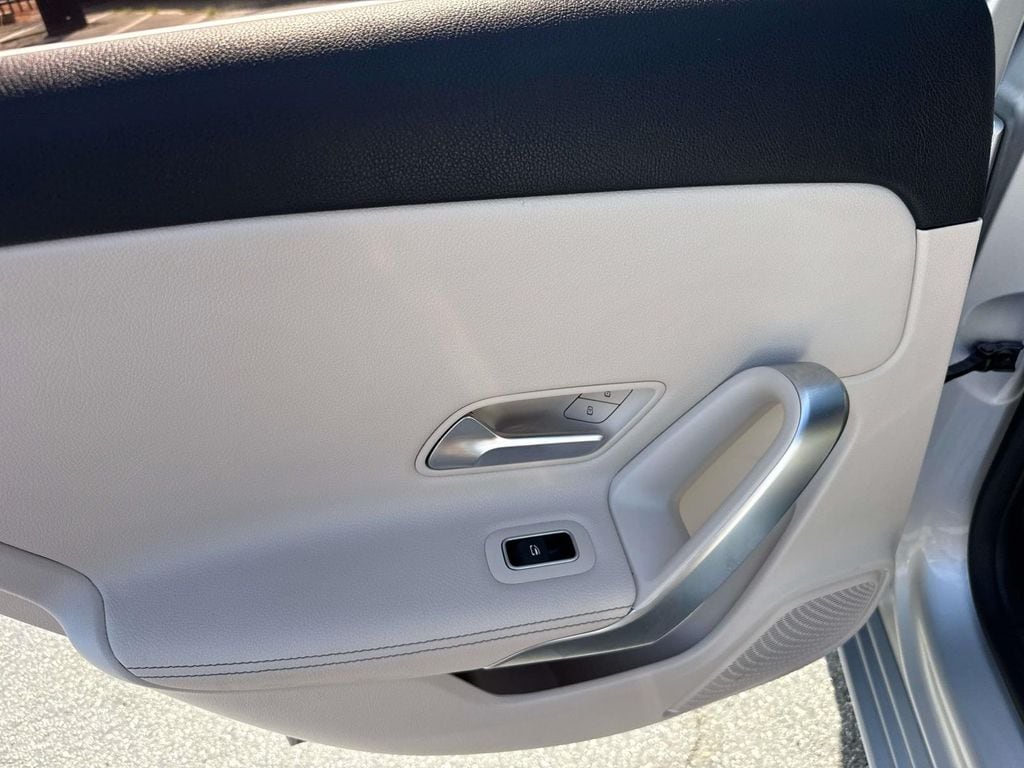 2020 Mercedes-Benz A-Class A 220 photo 3