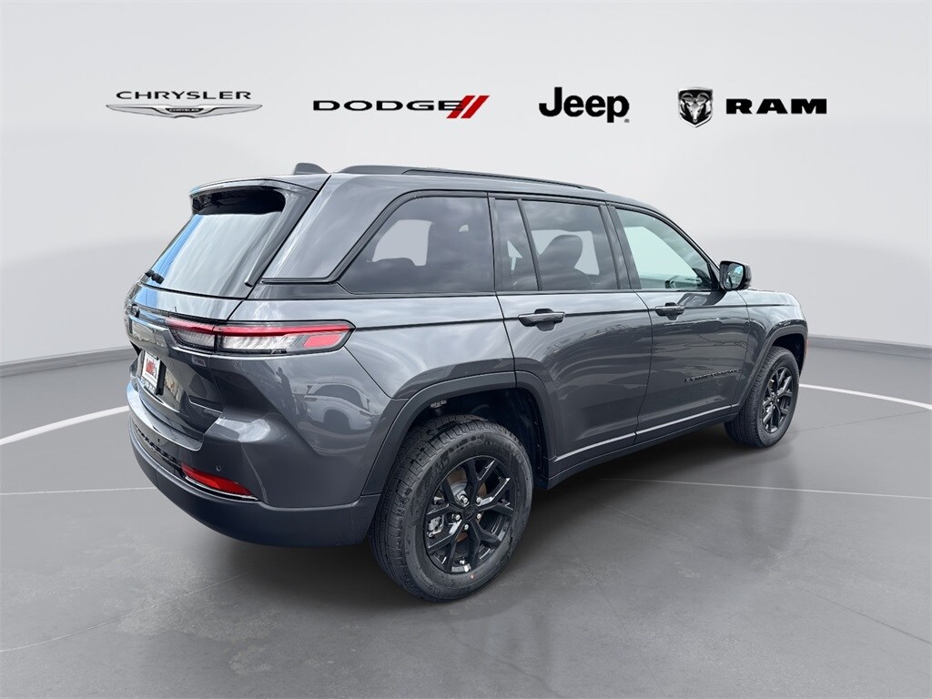 2025 Jeep Grand Cherokee Altitude photo 2