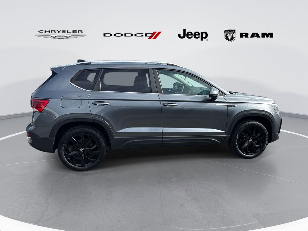 Used 2022 Volkswagen Taos SE with VIN 3VVLX7B25NM002297 for sale in Inglewood, CA