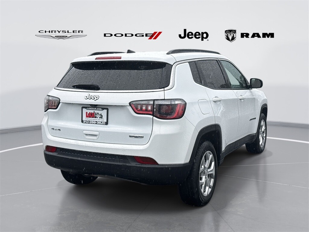 2024 Jeep Compass North Edition Latitude photo 2