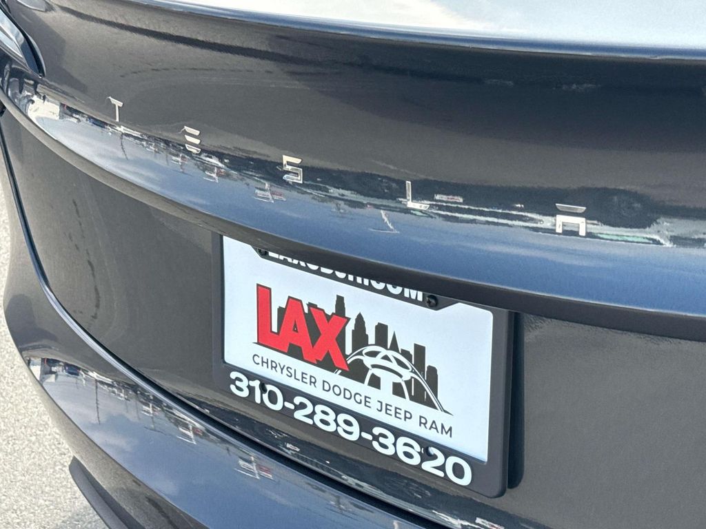 2025 Tesla Model 3 photo 4