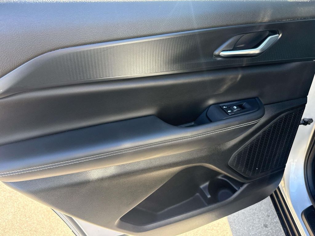 2023 Jeep Grand Cherokee L Laredo photo 6