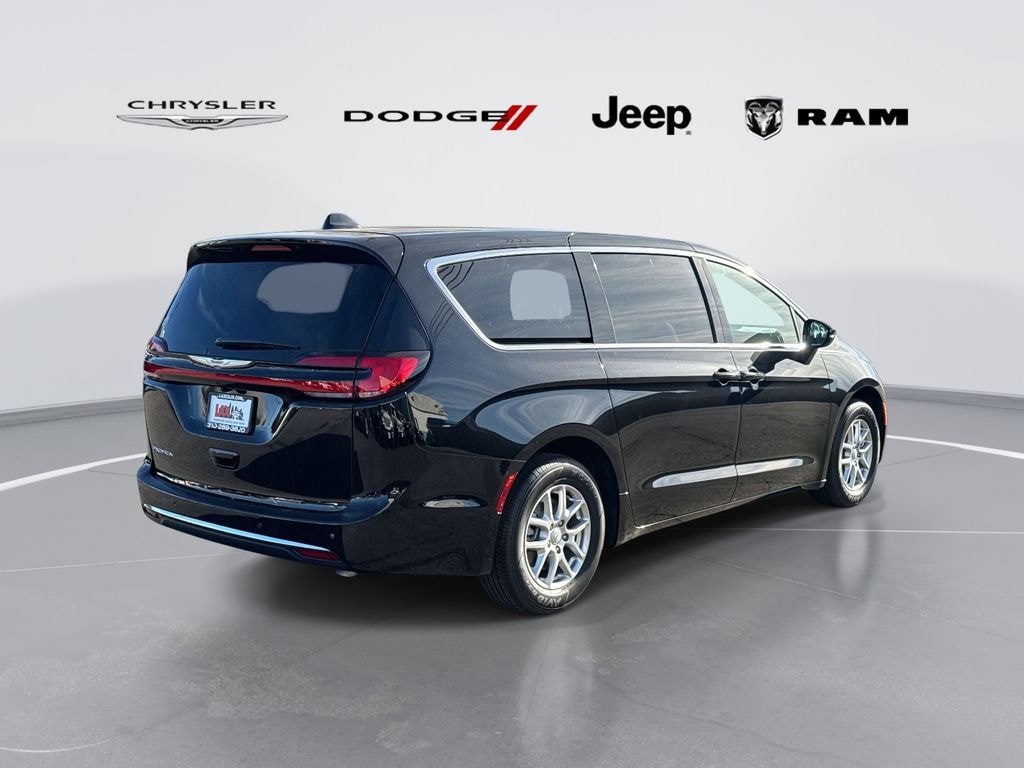 New 2026 Chrysler Pacifica Select Passenger Van