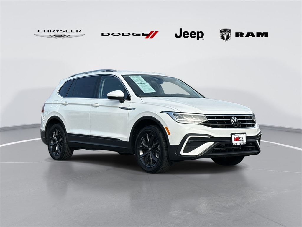 2024 Volkswagen Tiguan SE's photo