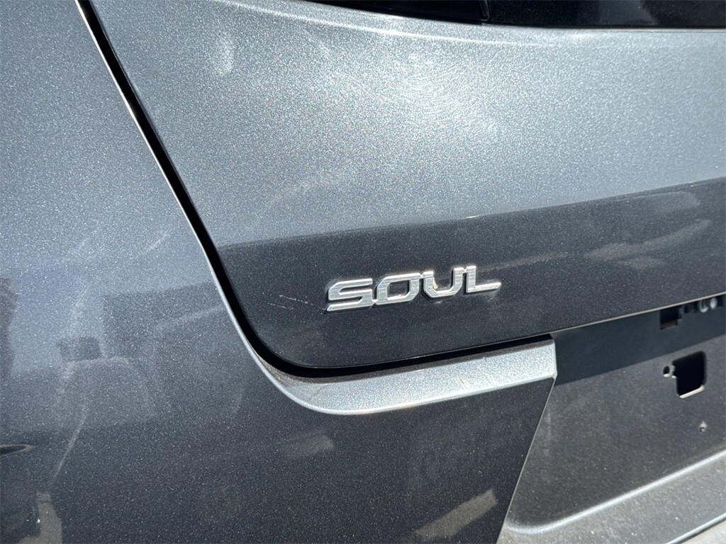 2023 Kia Soul LX photo 3