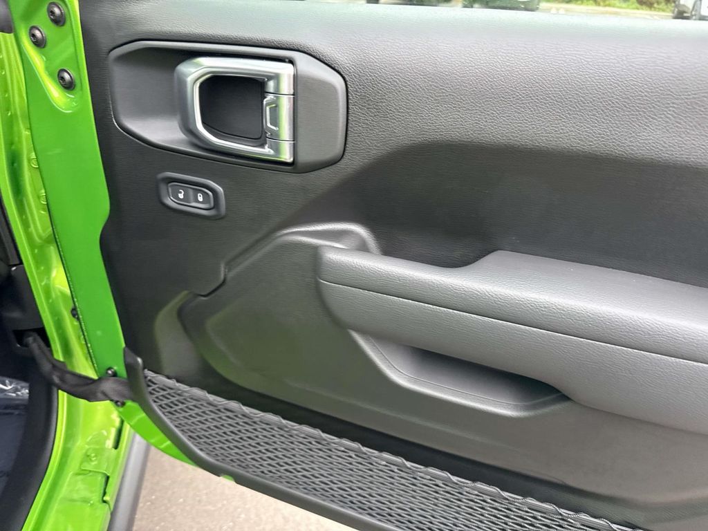 2025 Jeep Wrangler 4-Door Willys - Photo 24