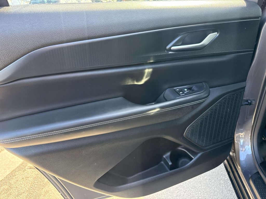 2023 Jeep Grand Cherokee L Laredo photo 6