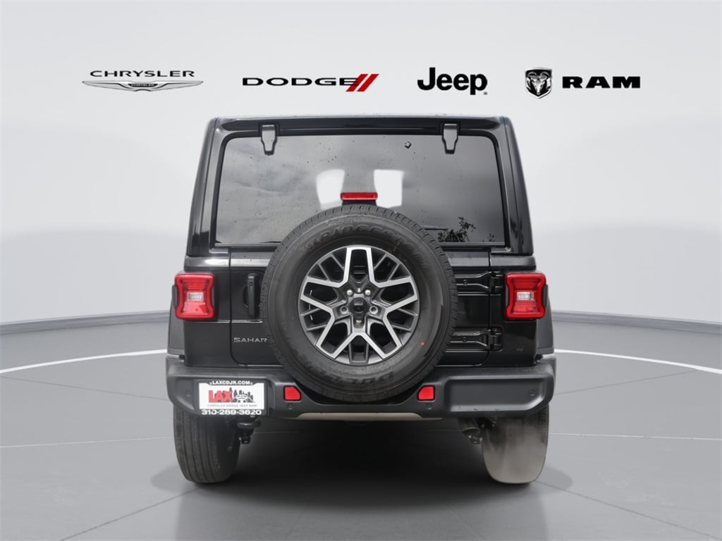 2025 Jeep Wrangler Sahara photo 4