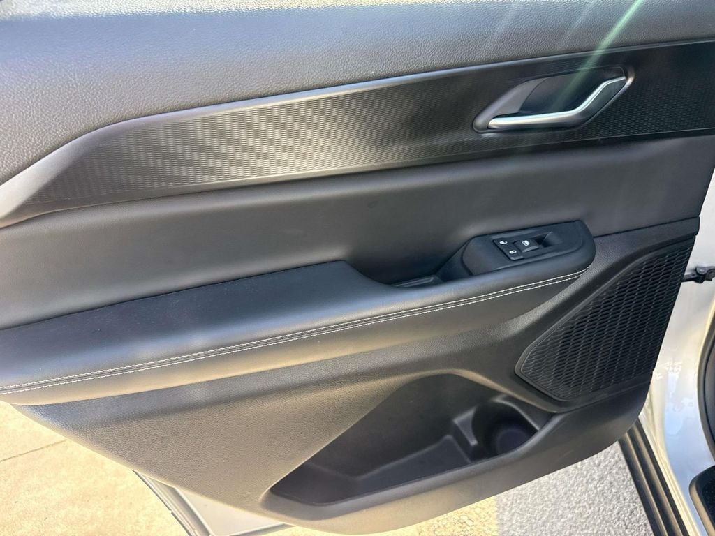 2023 Jeep Grand Cherokee L Laredo photo 3