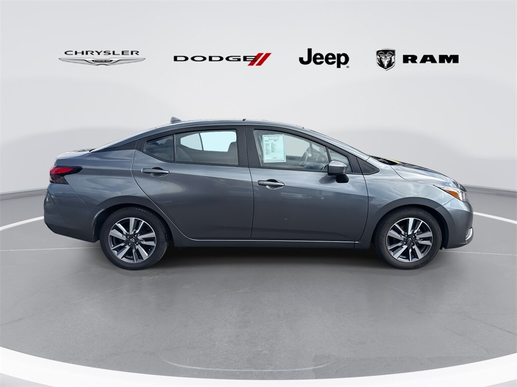 2023 Nissan Versa 1.6 SV photo 2
