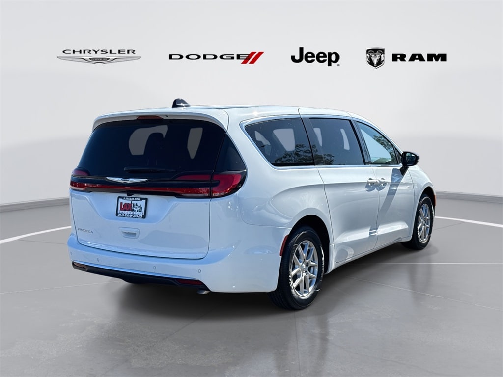 New 2026 Chrysler Pacifica Select Passenger Van