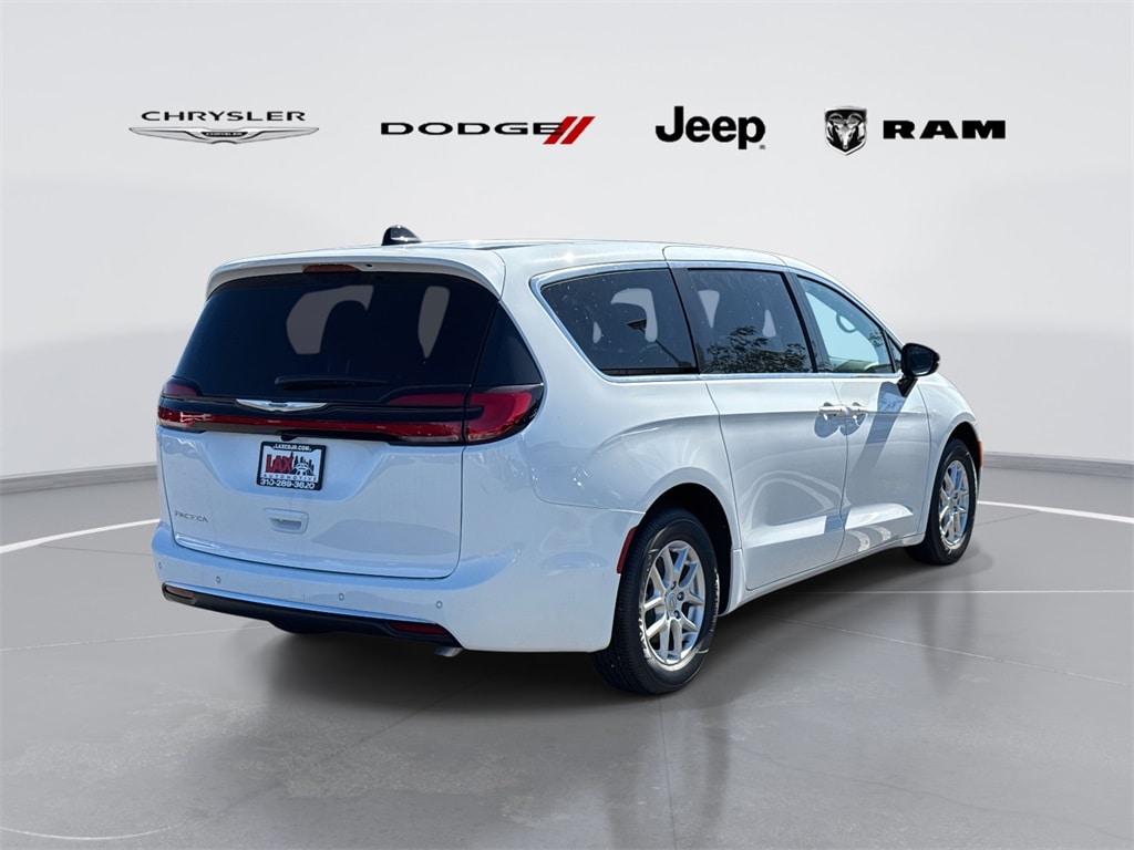 New 2026 Chrysler Pacifica Select Passenger Van