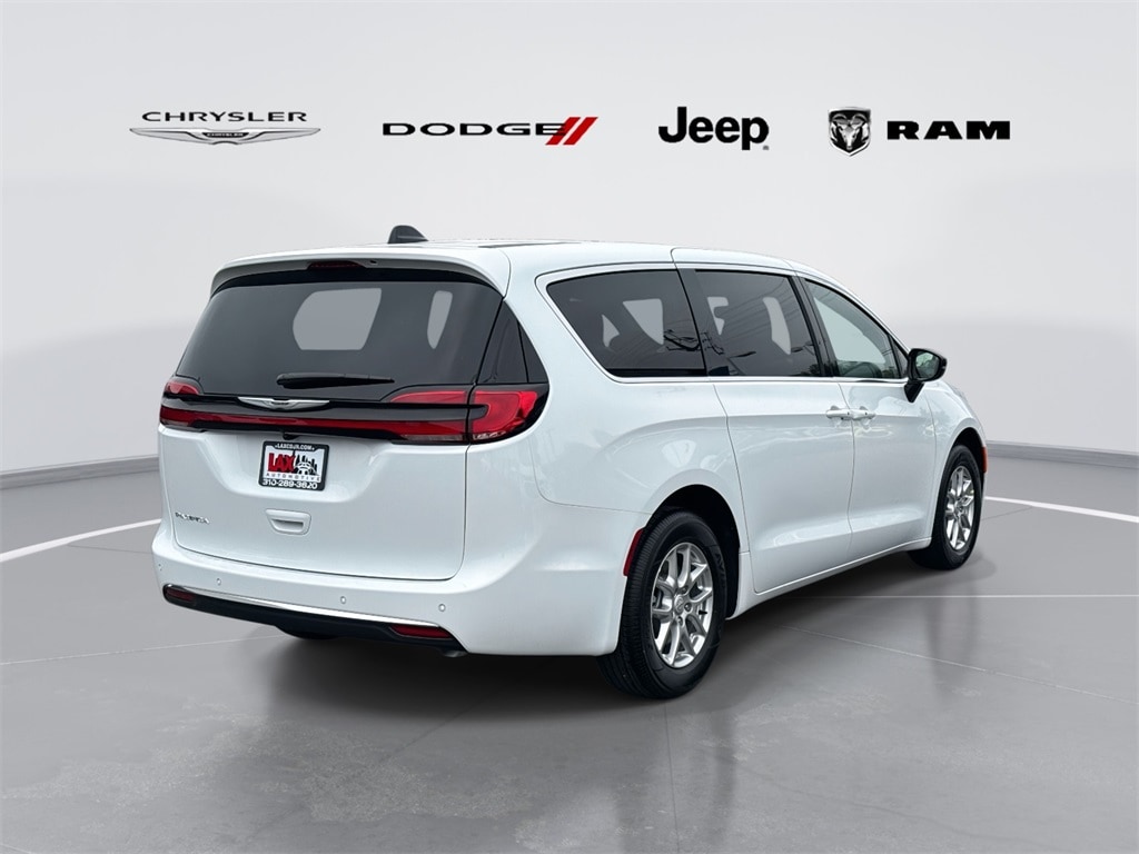 New 2026 Chrysler Pacifica Select Passenger Van
