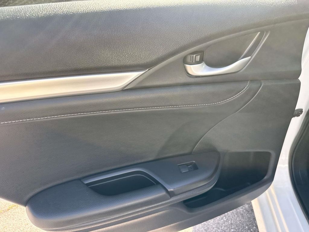 2018 Honda Civic Touring photo 3