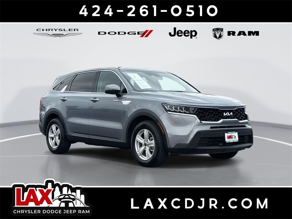 2022 Kia Sorento LX's photo